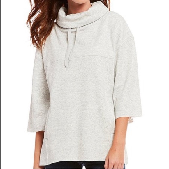 UGG Light Heather Gray Astrid Poncho - Like New Condition - XS/S - Picture 12 of 13